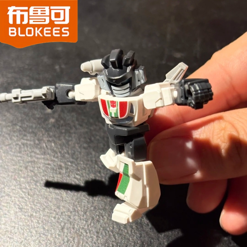 Blokees Transformers Defender  - Model Kit Optimus Prime 评论和价格